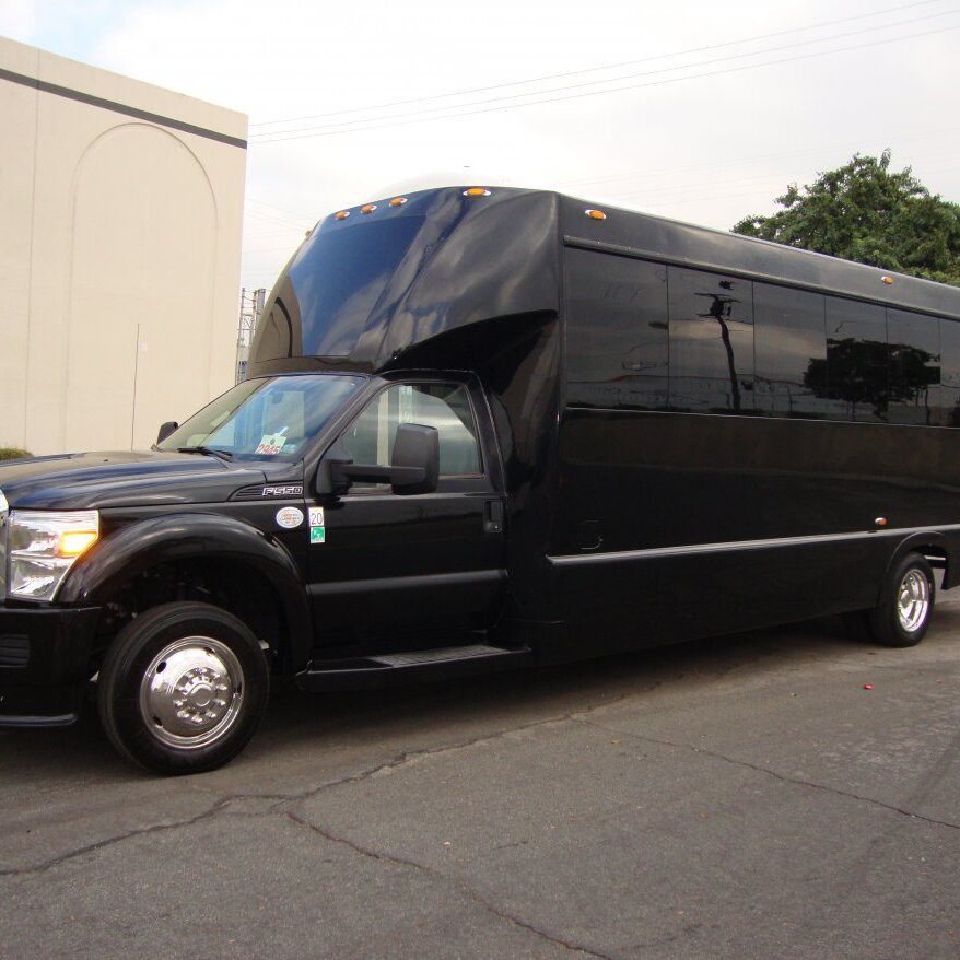 2013-executive-bus-builders-ford-f-550-shuttle-bus-5a3ae0e49f63e-large